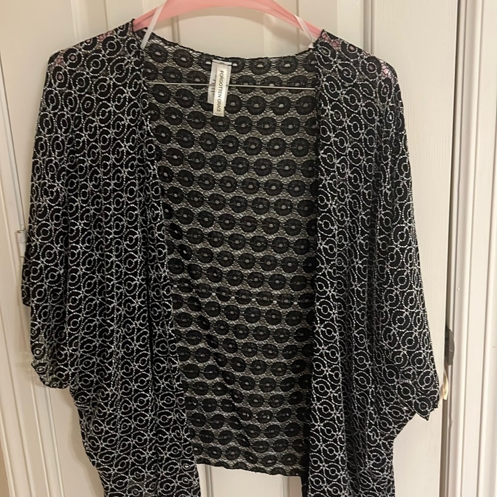 Black and white Kimono—1x